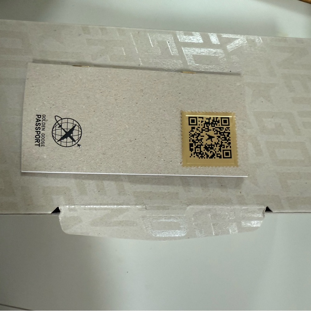 Golden Goose Sneakers with box - Picture 8 of 10